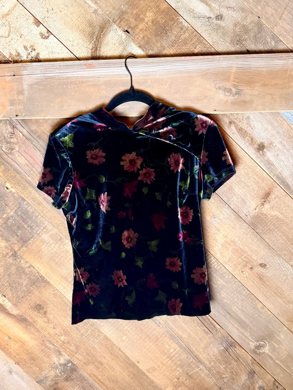 90s Vintage CDC Petites Velvet Floral Short-Sleeve Top - Black with Pink Flowers